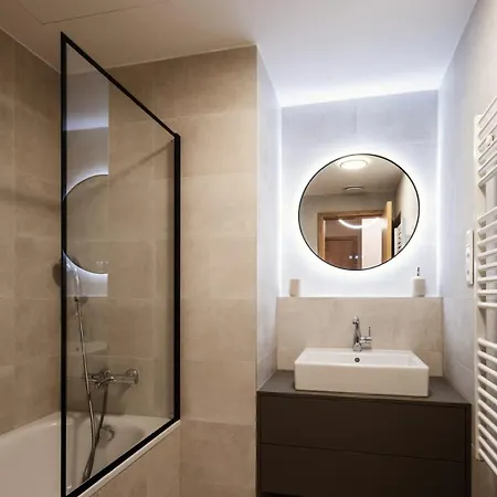 Skypark Luxe Living Ii Апартаменти Братислава
